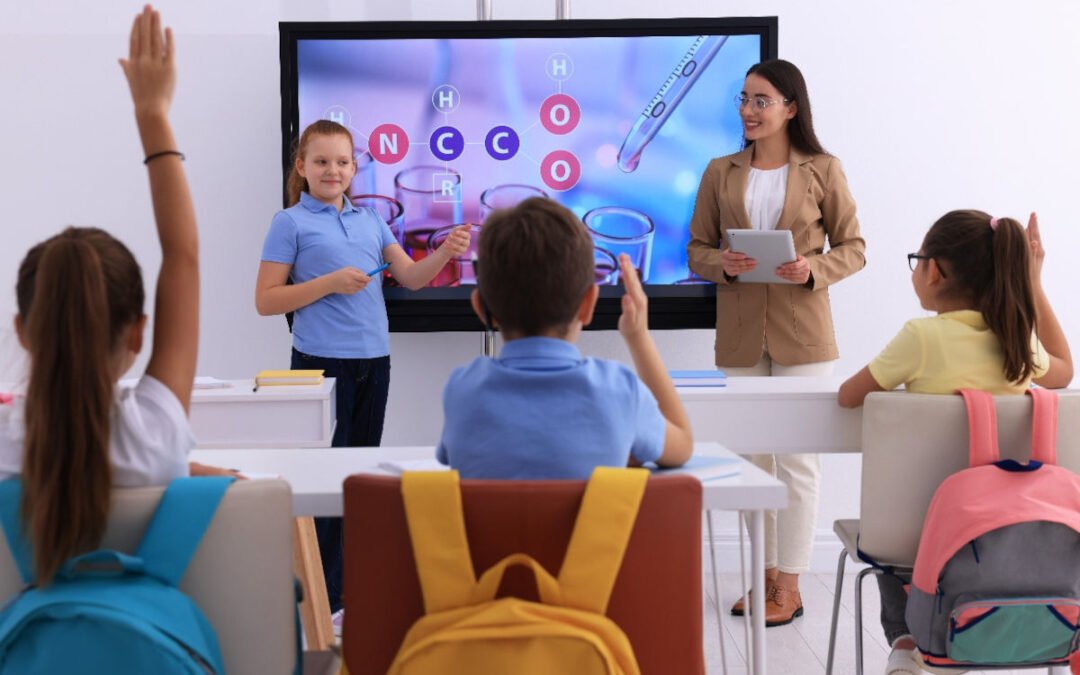 Gemetik trabaja para transformar la educación con pantallas interactivas.