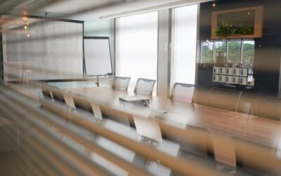 Gemetik te presenta el equipamiento esencial para salas de reuniones en la era digital.